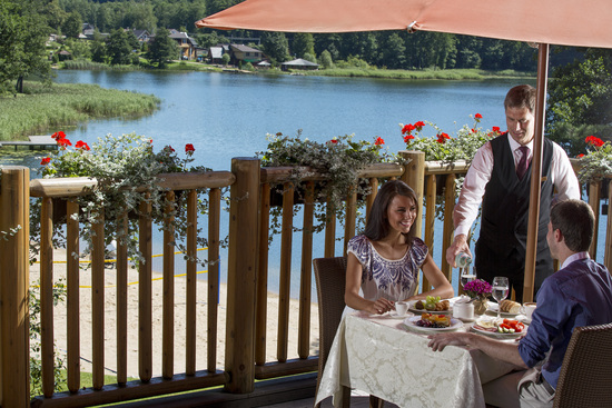 優(yōu)雅迷人的室外風(fēng)景：酒店室外餐飲服務(wù)