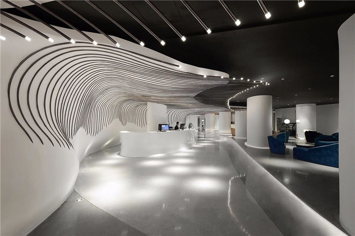 以海浪為靈感的純白前衛(wèi)風(fēng)度假酒店大廳設(shè)計(jì)案例賞析