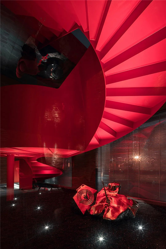 在復(fù)古中創(chuàng)新的The Linow創(chuàng)意精品酒店樓梯設(shè)計實(shí)景圖