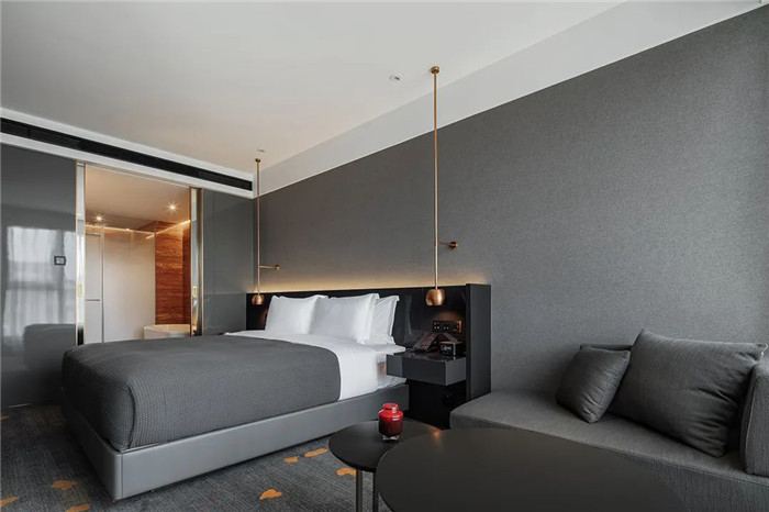 在復(fù)古中創(chuàng)新的The Linow創(chuàng)意精品酒店客房設(shè)計實(shí)景圖