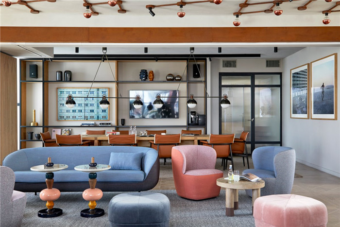 國(guó)外迎合年輕人的藝術(shù)精品酒店大堂吧改造設(shè)計(jì)方案