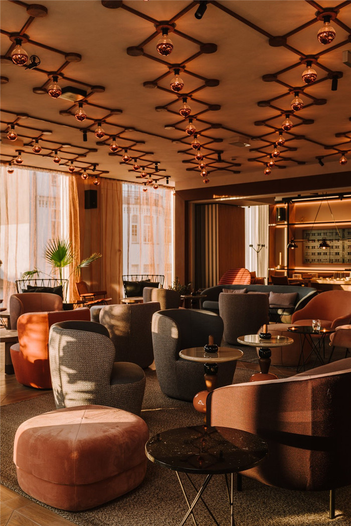 國(guó)外迎合年輕人的藝術(shù)精品酒店餐廳改造設(shè)計(jì)方案