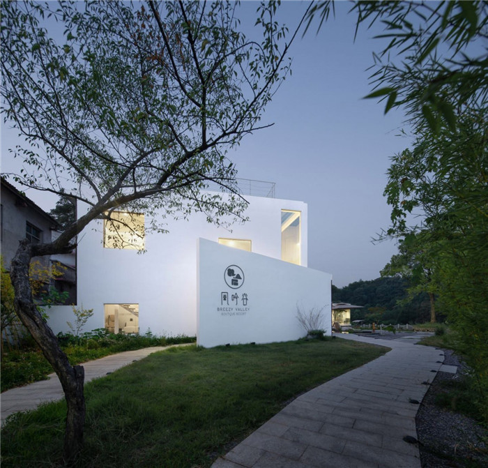 民宿外觀入口設(shè)計-極簡質(zhì)樸的民宿酒店設(shè)計  只有8間客房也美呆了！