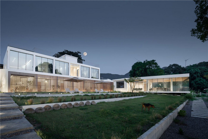 民宿建筑庭院設(shè)計-極簡質(zhì)樸的民宿酒店設(shè)計  只有8間客房也美呆了！