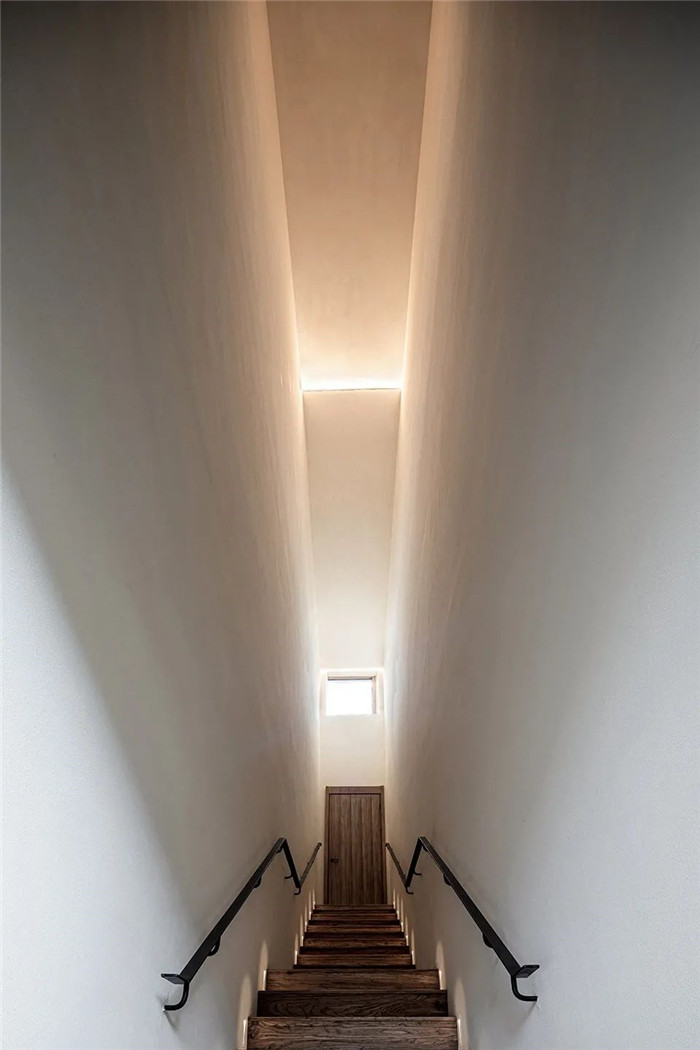 民宿樓梯設(shè)計(jì)-回歸山野的純白極簡風(fēng)精品民宿裝修設(shè)計(jì)方案 民宿樓梯設(shè)計(jì)-回歸山野的純白極簡風(fēng)精品民宿裝修設(shè)計(jì)方案