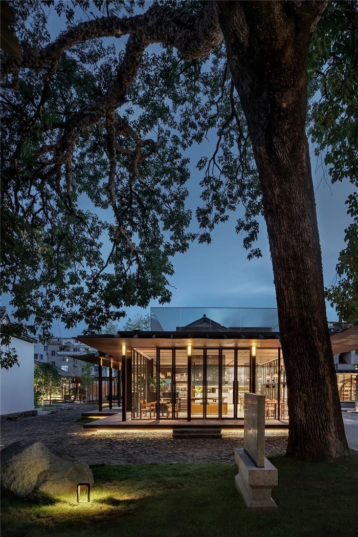 集書店、咖啡、美術(shù)館于一體的精品酒店設(shè)計(jì)方案