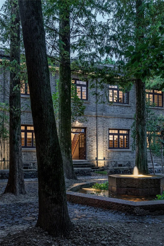 集書店、咖啡、美術(shù)館于一體的精品酒店設(shè)計(jì)方案