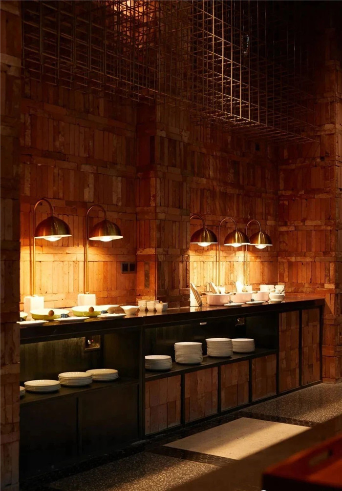 酒店自助餐廳設(shè)計-復古與新潮混搭風武漢網(wǎng)紅精品酒店改造設(shè)計案例