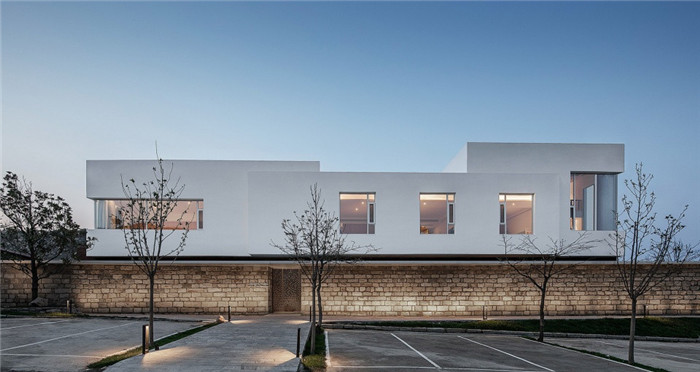 民宿建筑設(shè)計-民宿設(shè)計鳥瞰圖-純白原木風景區(qū)內(nèi)部2層獨棟民宿設(shè)計方案