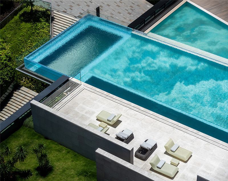 酒店戶外泳池設(shè)計(jì)-皇冠假日酒店首家時(shí)尚年輕化五星級酒店設(shè)計(jì)賞析