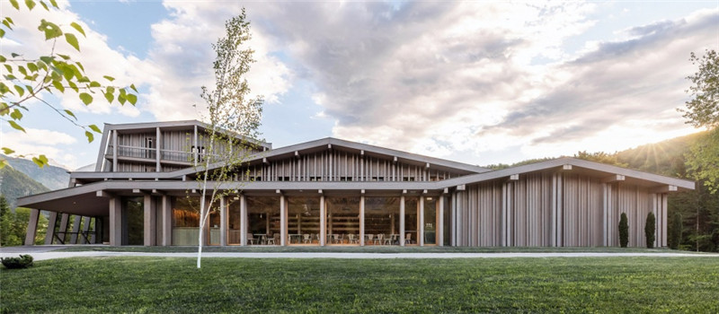 連接本土文化與創(chuàng)意的BOHINJ酒店外觀翻新改造設計方案 連接本土文化與創(chuàng)意的BOHINJ酒店外觀翻新改造設計方案