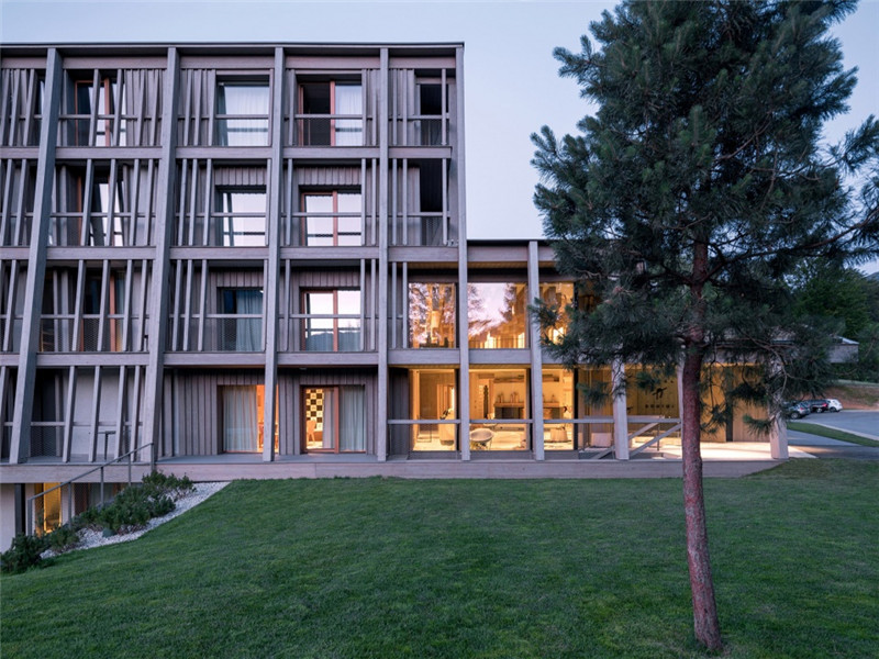 連接本土文化與創(chuàng)意的BOHINJ酒店入口翻新改造設計方案 連接本土文化與創(chuàng)意的BOHINJ酒店入口翻新改造設計方案