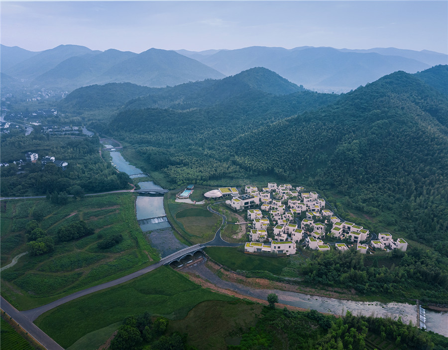 原木色無(wú)風(fēng)格酒店設(shè)計(jì)  沂水花間堂精品酒店設(shè)計(jì)賞析