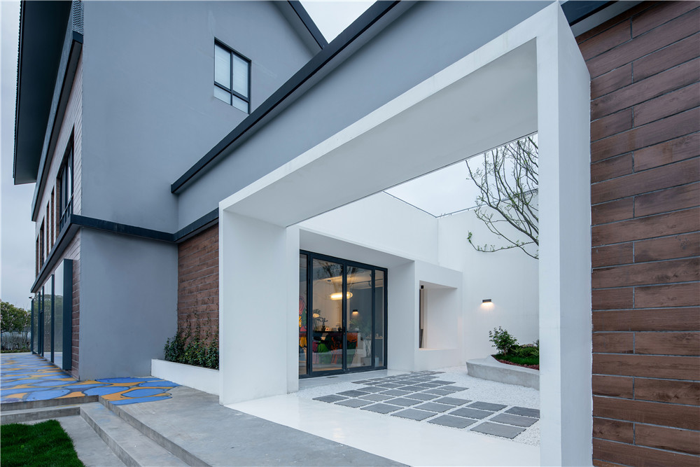 別墅改造成民宿   民宿+藝術(shù)的酷島民宿設(shè)計(jì)賞析