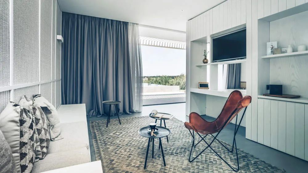 僅限成人入住的希臘四星級度假酒店設(shè)計(jì)方案賞析 僅限成人入住的希臘四星級度假酒店設(shè)計(jì)方案賞析