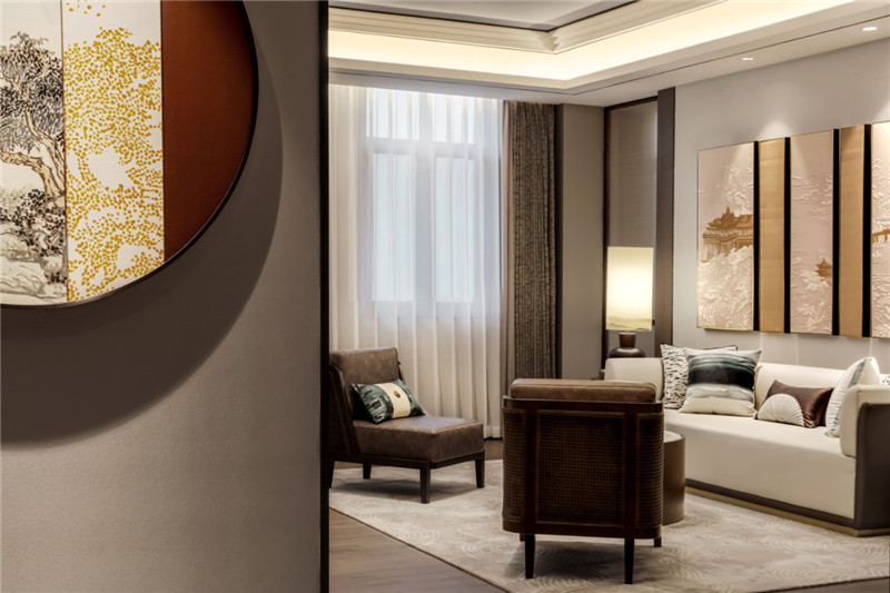 套房客廳設(shè)計-濰坊桂水逸扉新中式五星級酒店設(shè)計案例