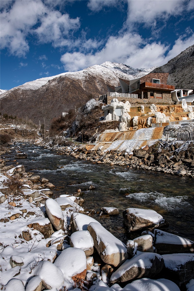 四川康定RGB特色野奢溫泉民宿改造設(shè)計