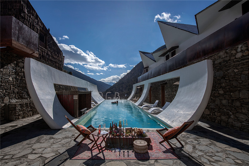 四川康定RGB特色野奢溫泉民宿改造設(shè)計