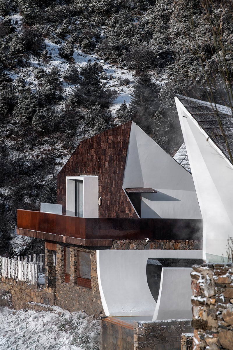 四川康定RGB特色野奢溫泉民宿改造設(shè)計