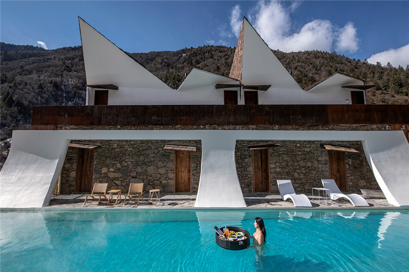 四川康定RGB特色野奢溫泉民宿改造設(shè)計