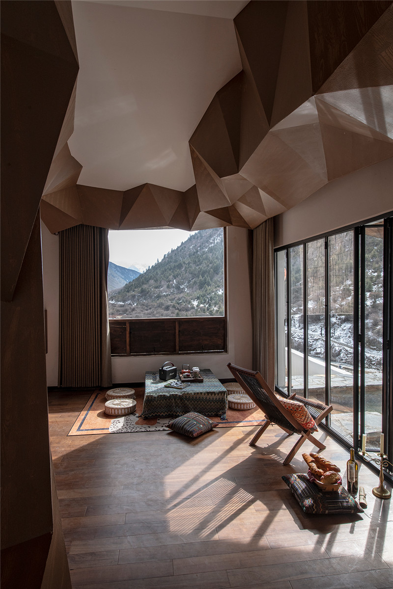 四川康定RGB特色野奢溫泉民宿改造設(shè)計