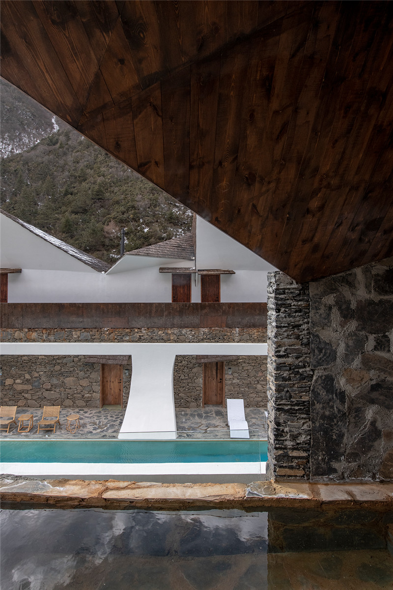 四川康定RGB特色野奢溫泉民宿改造設(shè)計