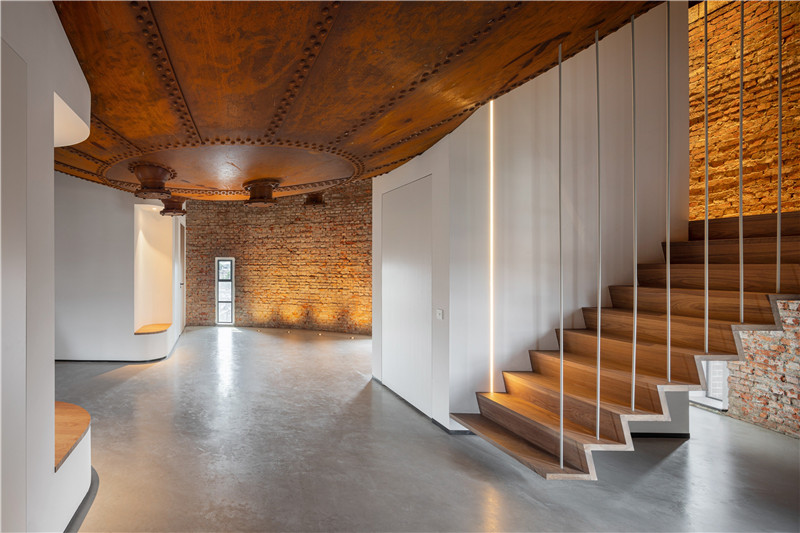 如家一般的荷蘭水塔極簡風精品酒店設(shè)計