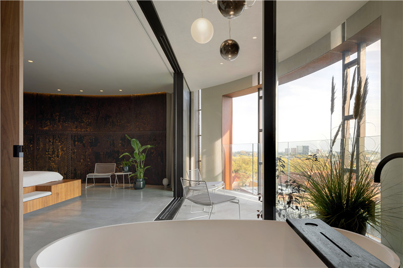 如家一般的荷蘭水塔極簡風精品酒店設(shè)計