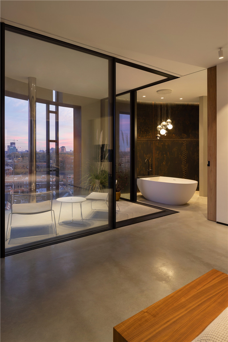 如家一般的荷蘭水塔極簡風精品酒店設(shè)計