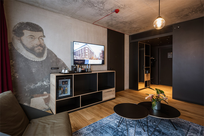 經(jīng)典懷舊風(fēng)波蘭The Bridge酒店改造設(shè)計方案