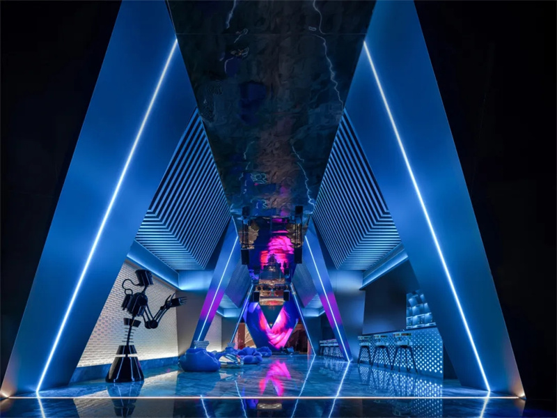 專為年輕人打造的前衛(wèi)科幻藝術(shù)湯泉洗浴設(shè)計案例