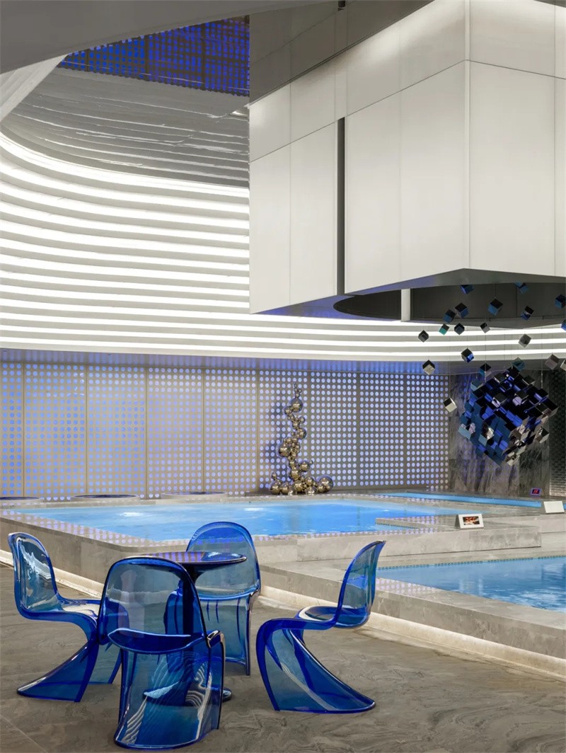 專為年輕人打造的前衛(wèi)科幻藝術(shù)湯泉洗浴設(shè)計案例