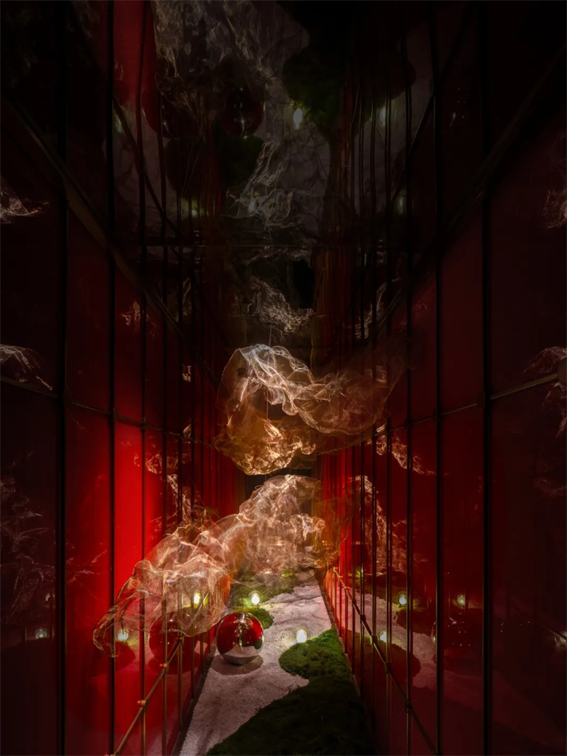 專為年輕人打造的前衛(wèi)科幻藝術(shù)湯泉洗浴設(shè)計案例