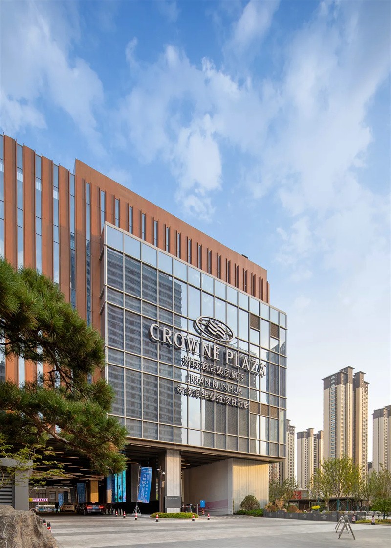 現代商務休閑度假   濟南潤華皇冠假日酒店設計