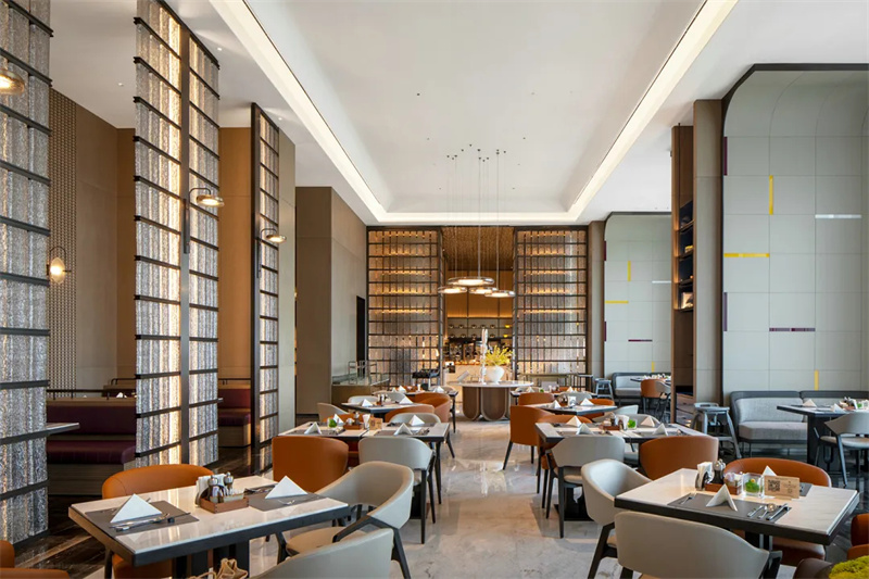 現代商務休閑度假   濟南潤華皇冠假日酒店設計